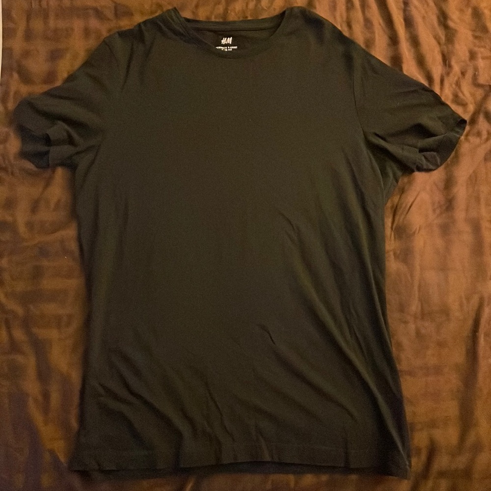 H and M plain black tee